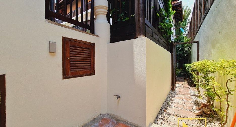 For rent 3 bedrooms house in Khlong Toei, Bangkok