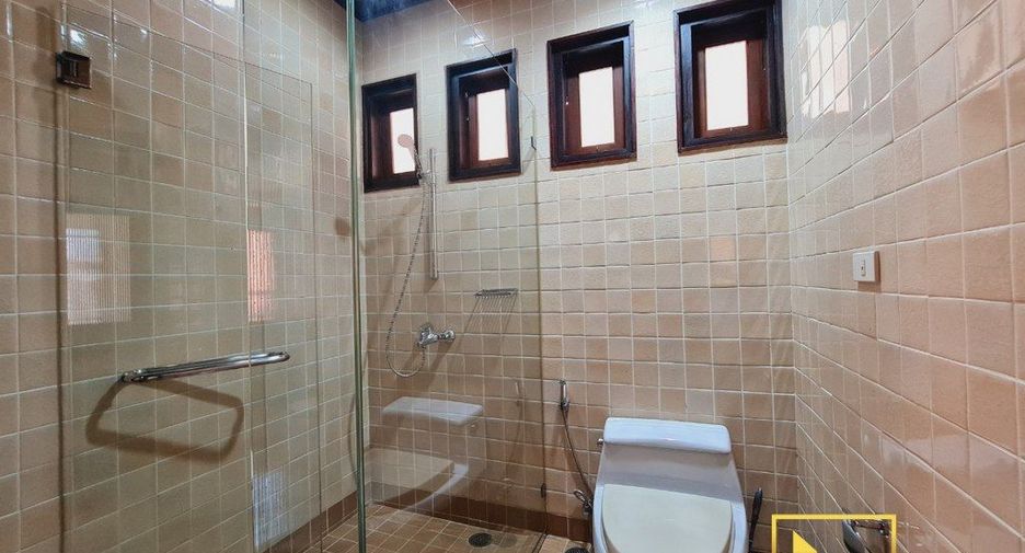 For rent 3 bedrooms house in Khlong Toei, Bangkok