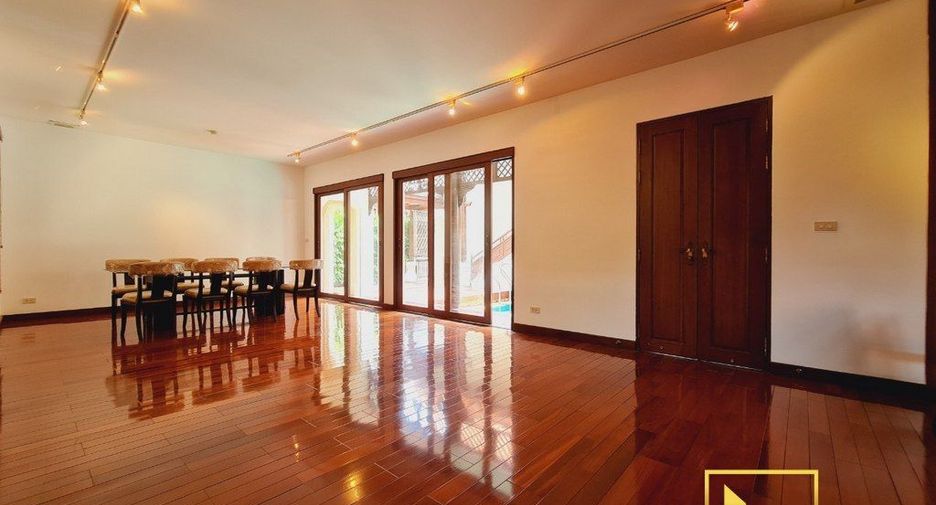 For rent 3 bedrooms house in Khlong Toei, Bangkok