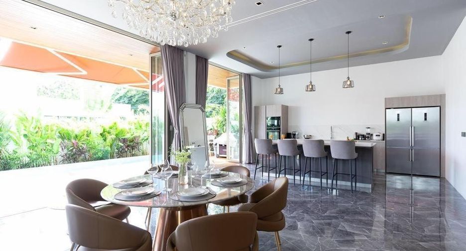 Villa en alquiler y en venta de 4 habitaciones en Mueang Phuket, Phuket