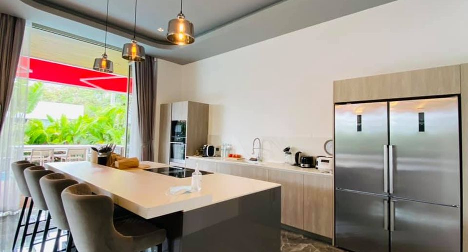 Villa en alquiler y en venta de 4 habitaciones en Mueang Phuket, Phuket