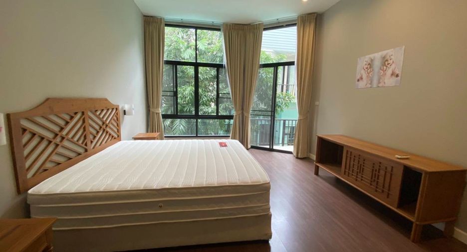 Haus zur Miete mit 4 Zimmer in Khlong Toei, Bangkok