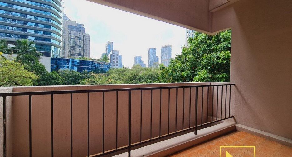 For rent 2 bedrooms apartment in Pathum Wan, Bangkok