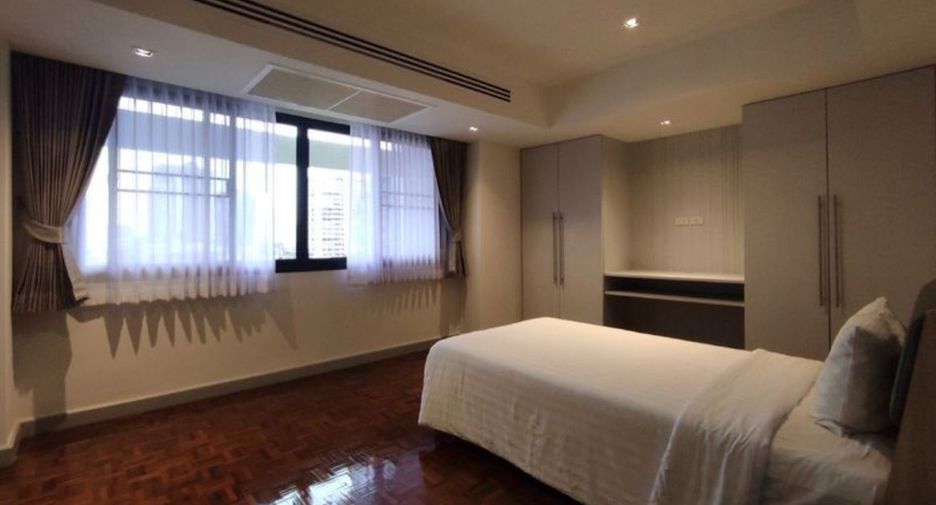 For rent 3 bedrooms condo in Watthana, Bangkok