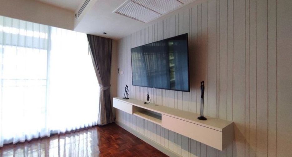 For rent 3 bedrooms condo in Watthana, Bangkok