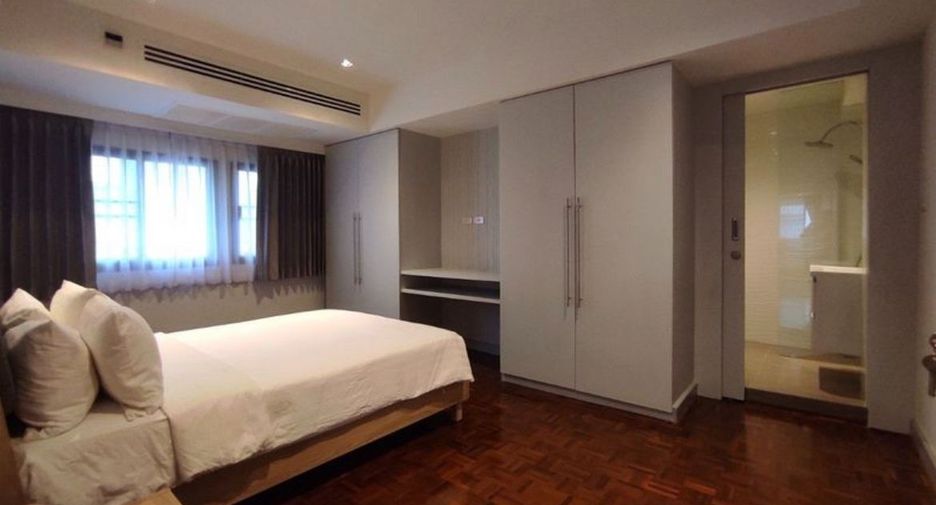For rent 3 bedrooms condo in Watthana, Bangkok