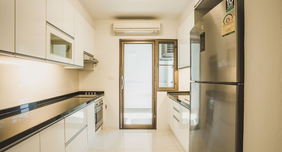 For rent 3 bedrooms condo in Sathon, Bangkok