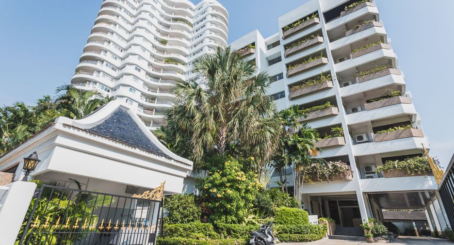 For rent 3 bedrooms condo in Sathon, Bangkok