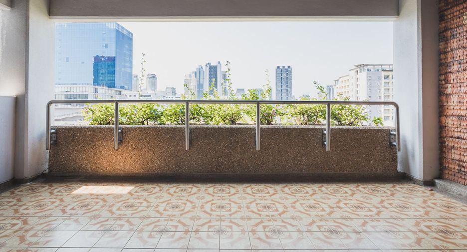 For rent 3 bedrooms condo in Sathon, Bangkok