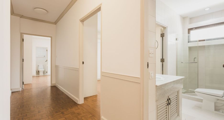 For rent 3 bedrooms condo in Sathon, Bangkok