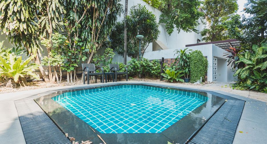 For rent 3 bedrooms condo in Sathon, Bangkok