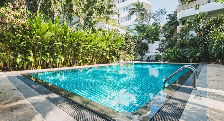 For rent 3 bedrooms condo in Sathon, Bangkok