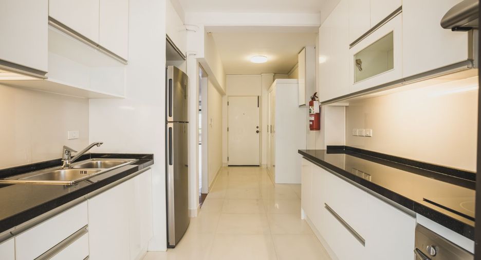 For rent 3 bedrooms condo in Sathon, Bangkok