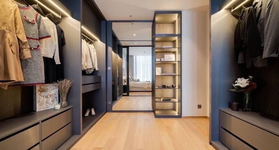 For rent 2 bedrooms condo in Pathum Wan, Bangkok