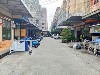 For sale 5 Beds retail Space in Thon Buri, Bangkok
