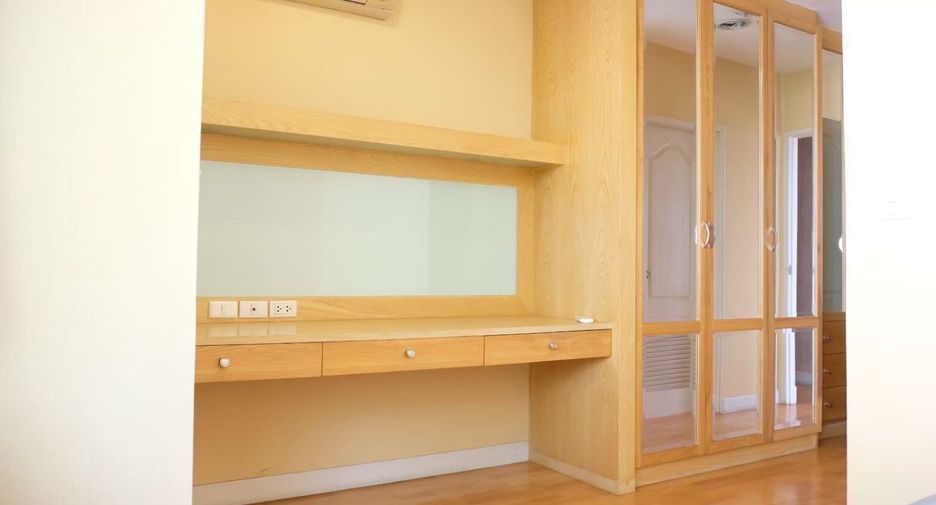Продажа 3 спальни кондо в Сатхон, Бангкок