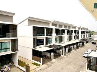 For sale 4 bed office in Lat Phrao, Bangkok