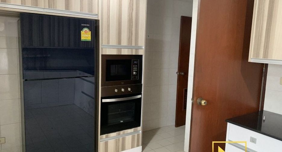 For rent 3 Beds condo in Khlong Toei, Bangkok
