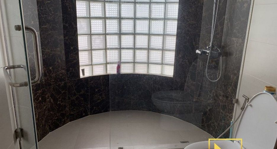 For rent 3 Beds condo in Khlong Toei, Bangkok