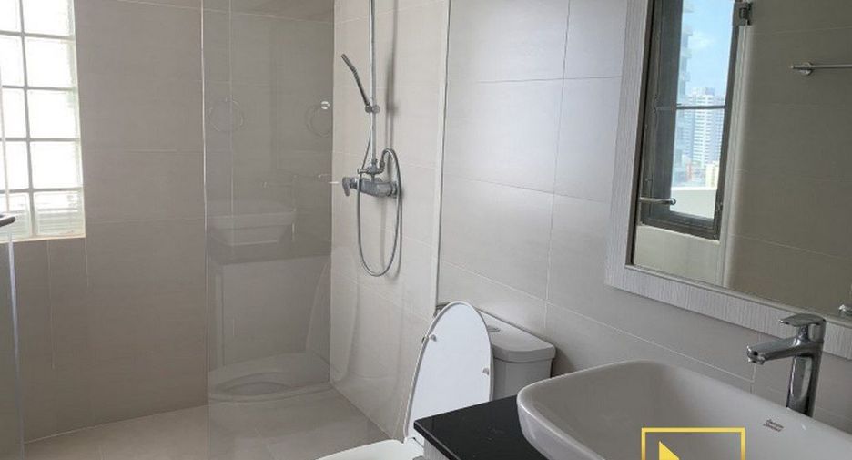 For rent 3 Beds condo in Khlong Toei, Bangkok