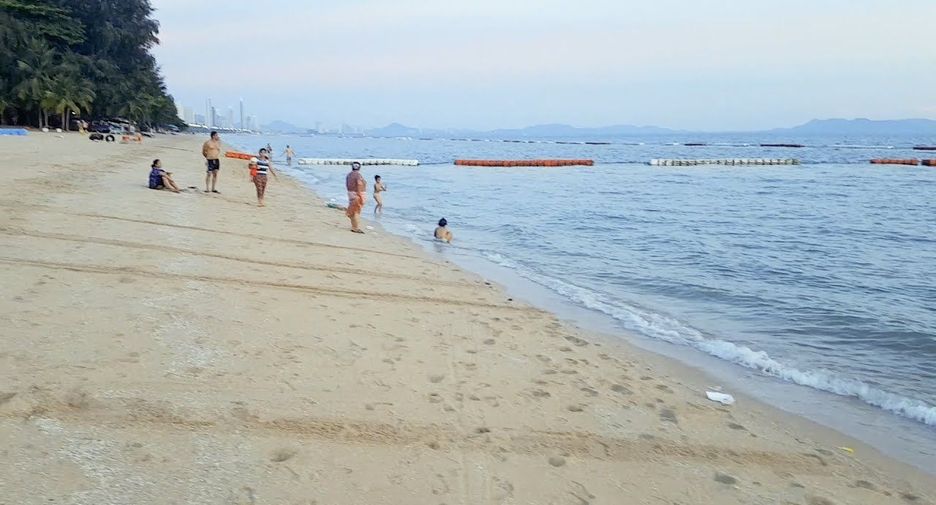 出售 4 卧室 联排别墅 在 Bang Lamung, Chon Buri