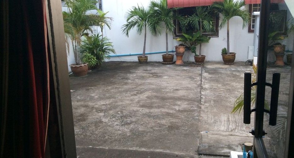 出售 4 卧室 联排别墅 在 Bang Lamung, Chon Buri