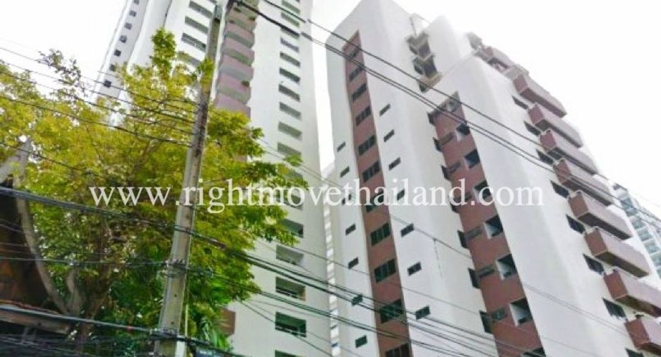 For sale 3 bedrooms condo in Watthana, Bangkok