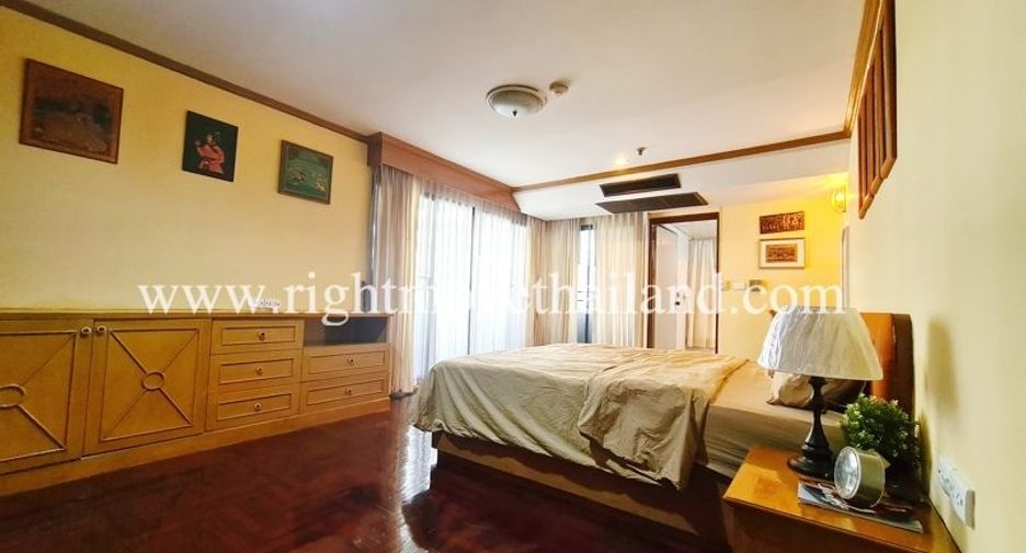 For sale 3 bedrooms condo in Watthana, Bangkok