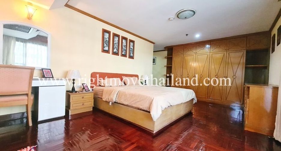 For sale 3 bedrooms condo in Watthana, Bangkok