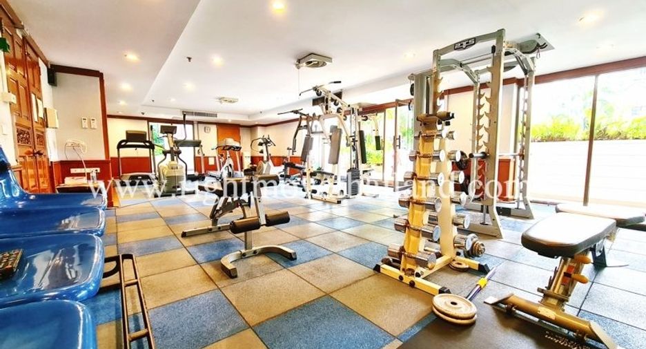 For sale 3 bedrooms condo in Watthana, Bangkok