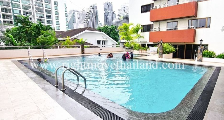 For sale 3 bedrooms condo in Watthana, Bangkok