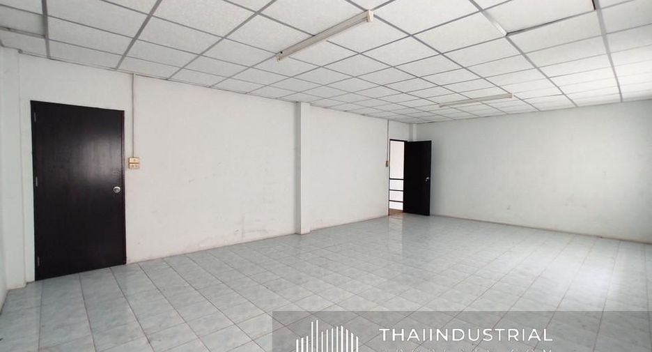 À louer entrepôt à Pak Kret, Nonthaburi