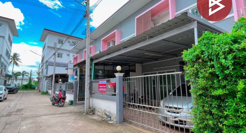 For sale 4 bed townhouse in Mueang Samut Songkhram, Samut Songkhram