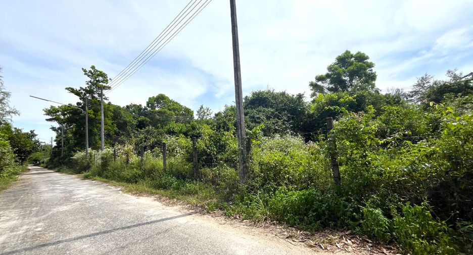 Terreno en venta en Thai Mueang, Phang Nga