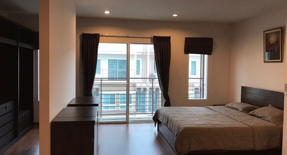 À vendre 3 chambres maison de ville à Suan Luang, Bangkok