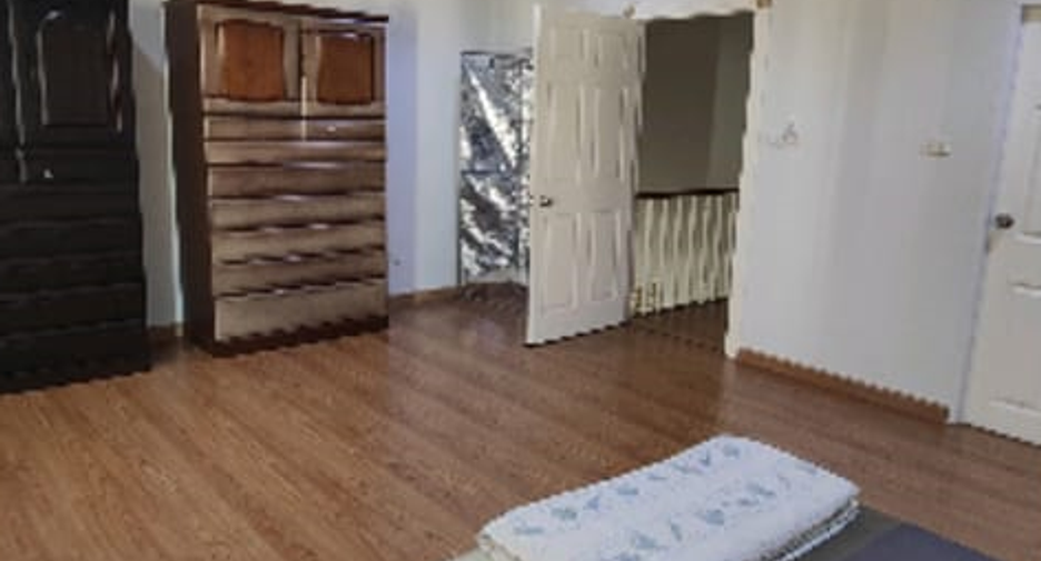 Reihenhaus zur Miete mit 3 Zimmer in Yan Nawa, Bangkok