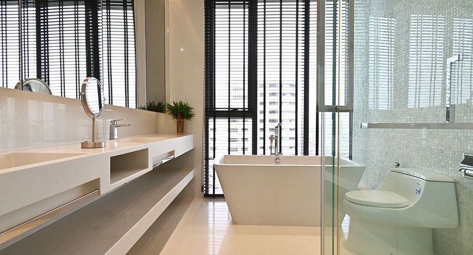 For rent 2 bedrooms condo in Khlong Toei, Bangkok