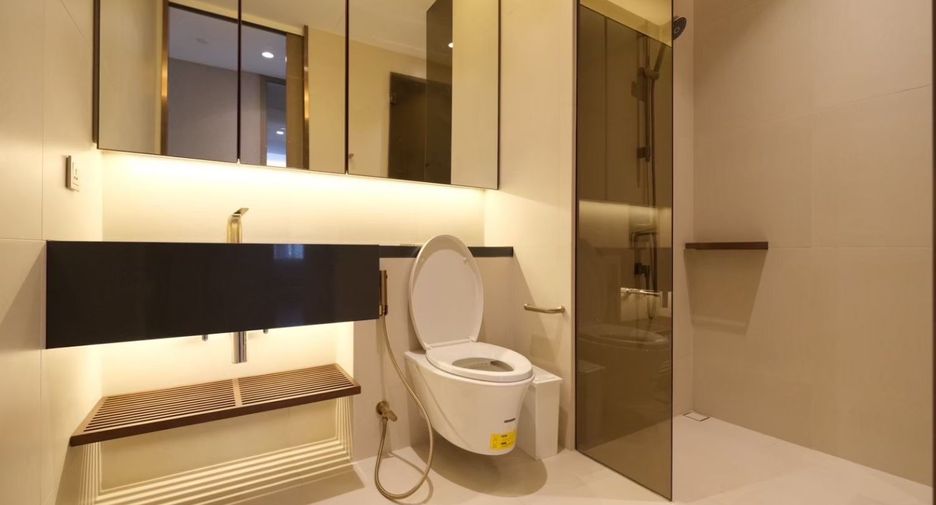 À louer 3 chambres condo à Khlong Toei, Bangkok