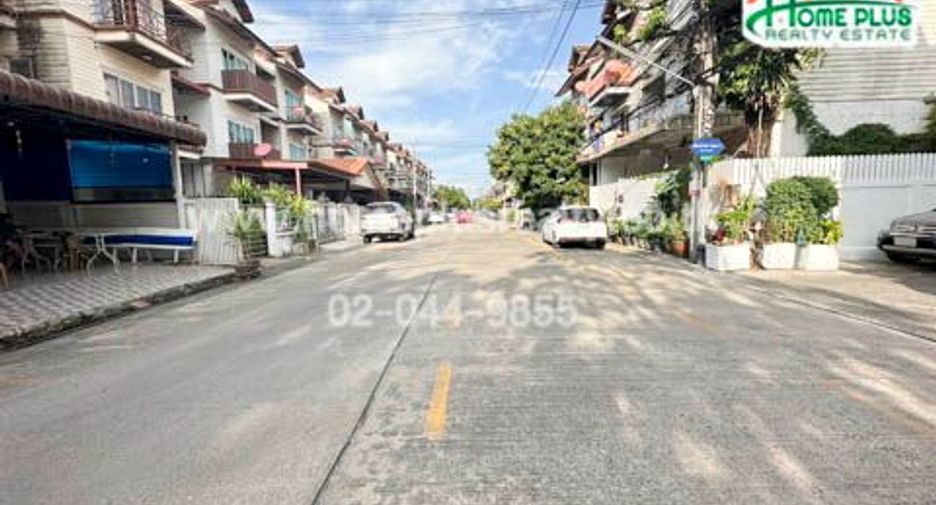 For sale 3 bedrooms townhouse in Bueng Kum, Bangkok