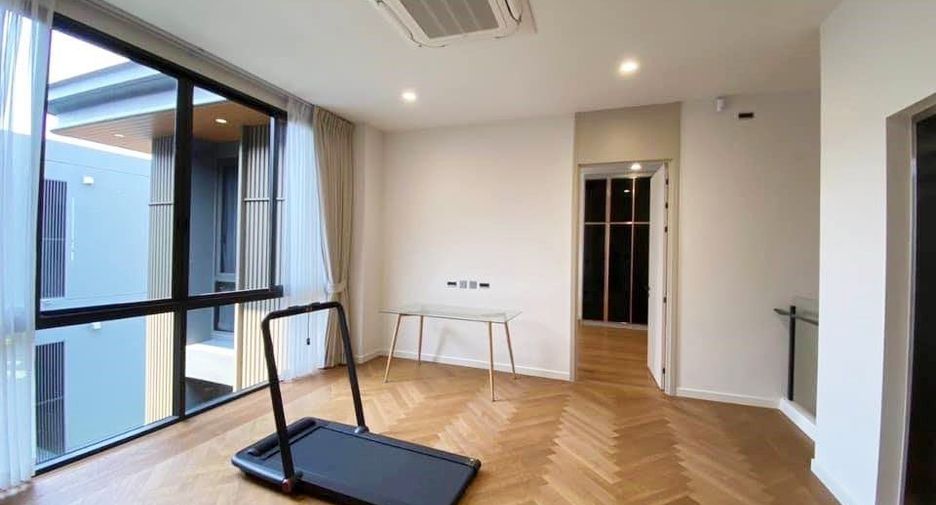For rent 4 bedrooms house in Wang Thonglang, Bangkok