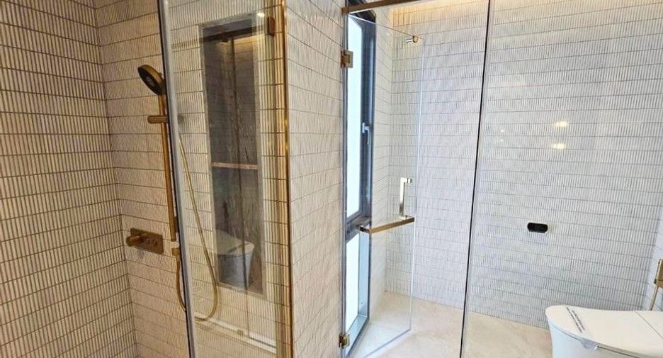 For rent 4 bedrooms house in Wang Thonglang, Bangkok