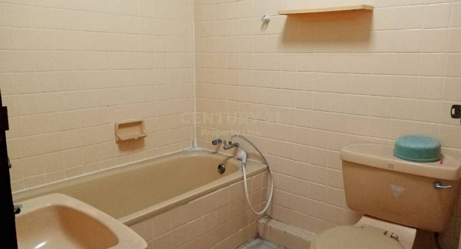 For rent 7 bedrooms retail Space in Sathon, Bangkok