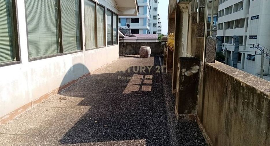 For rent 7 bedrooms retail Space in Sathon, Bangkok