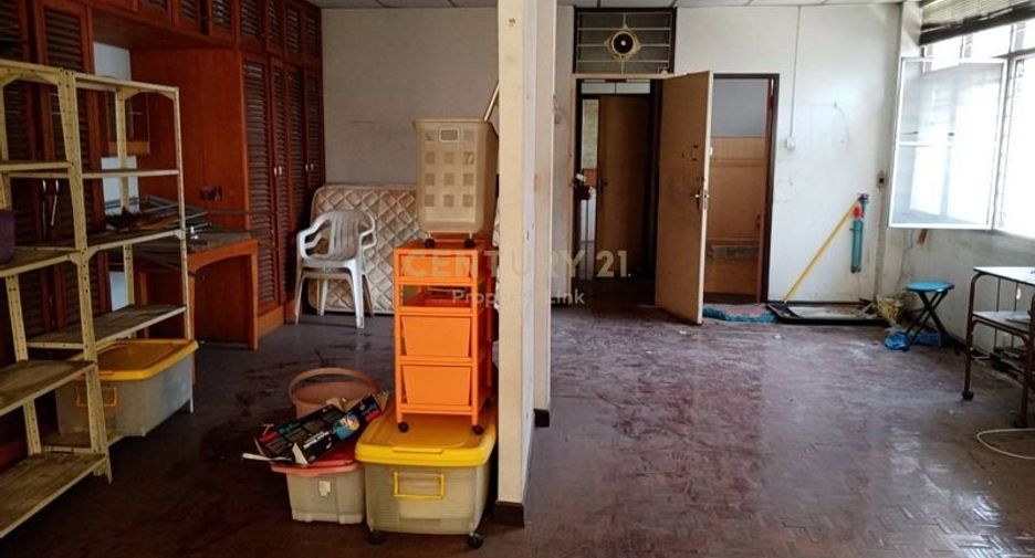 For rent 7 bedrooms retail Space in Sathon, Bangkok
