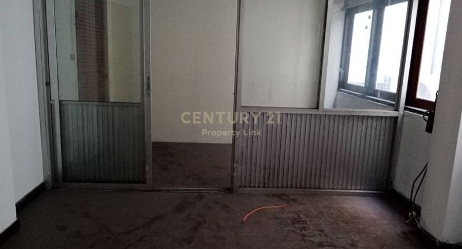 For rent 7 bedrooms retail Space in Sathon, Bangkok