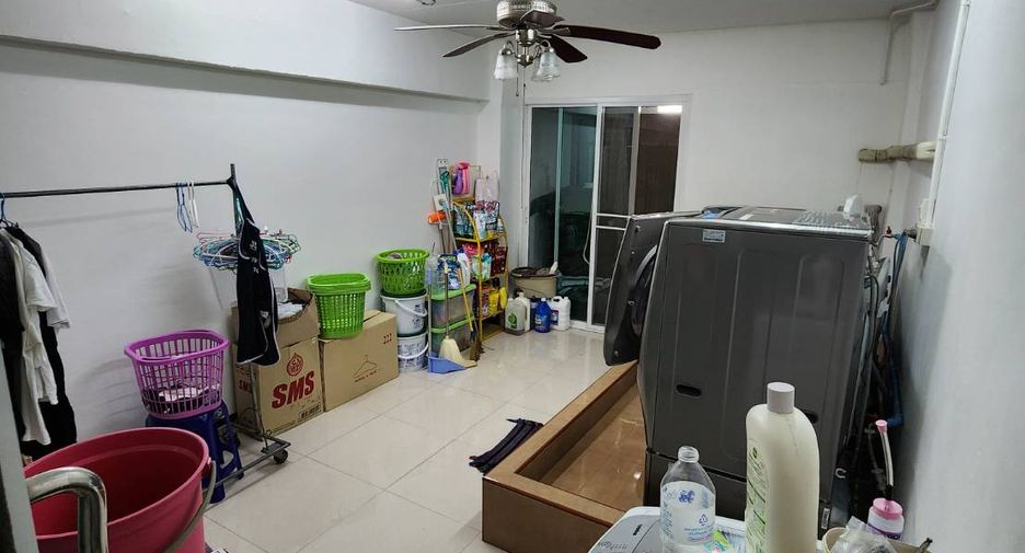 For sale 191 bed apartment in Wang Thonglang, Bangkok