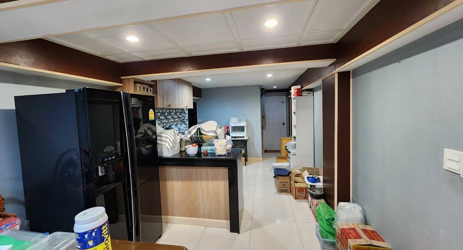 For sale 191 bed apartment in Wang Thonglang, Bangkok