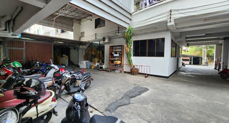 For sale 191 bed apartment in Wang Thonglang, Bangkok