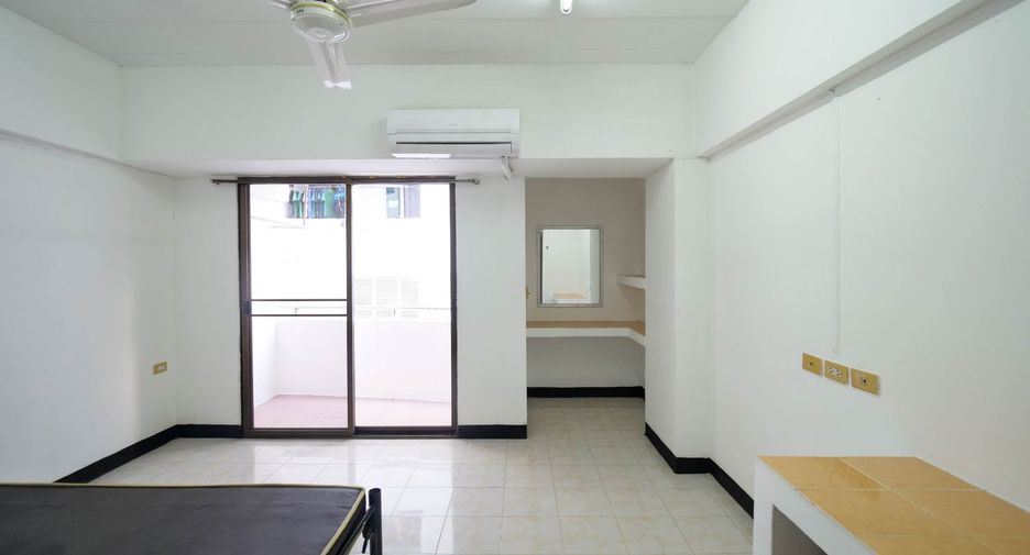 For sale 191 bed apartment in Wang Thonglang, Bangkok