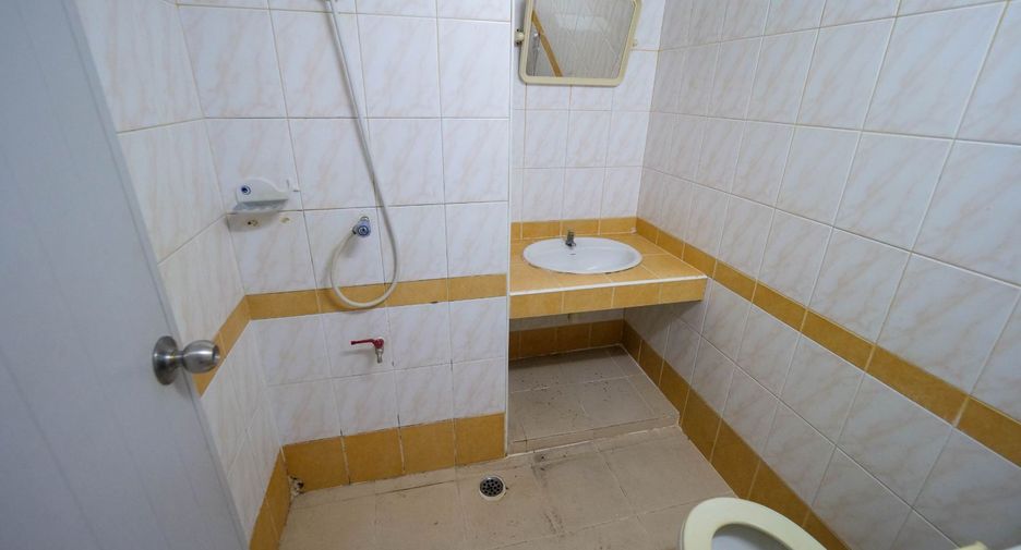 For sale 191 bed apartment in Wang Thonglang, Bangkok